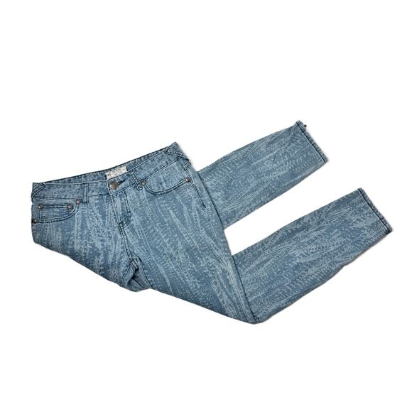 Free People Feather Print Ankle Zip Skinny Cropped Jeans size 27 Indie Y2K - Picture 3 of 14